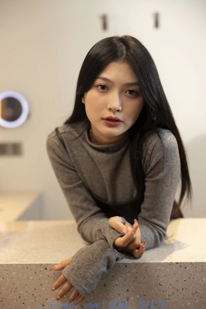 高颜值美女 重磅精品 去年曾经在抖音当过主播 诗婷(S)清纯邻家大长腿妹妹 大尺度私拍【238p+708M】