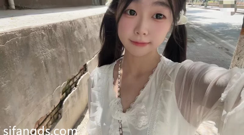 自拍 05大二反差女友小朵付费福利【NV+5.63G】