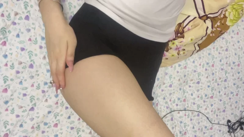 ASMR 小颖不困 - 给异地男友的视频【1+368MB】