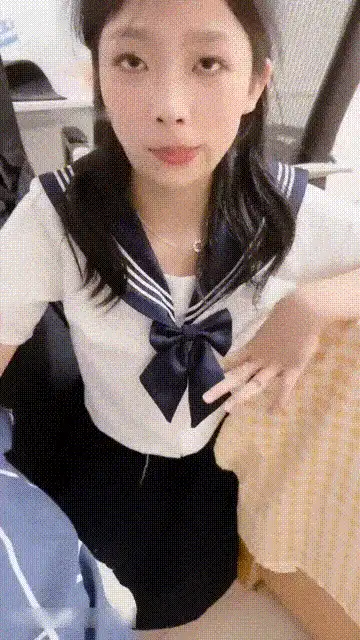 美女御姐 [露脸才是王道]户外调教清纯学生妹当出租车的面扇耳【2+957MB】