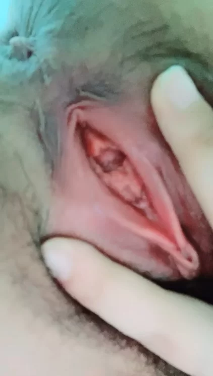 自拍 散发着清纯气息的妹子，独自露脸卫生间自慰掰穴【1V+253M】