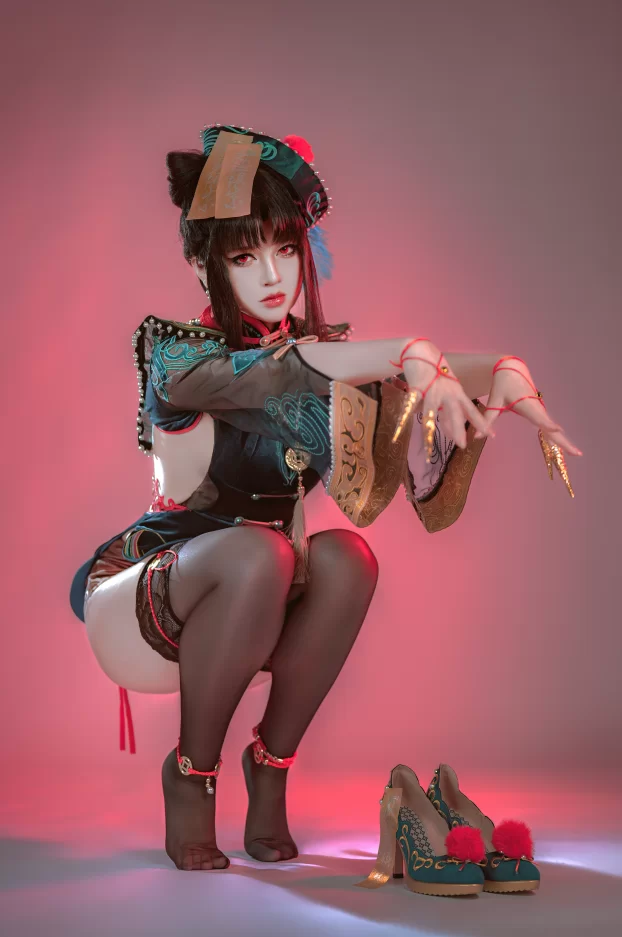 福利姬 半半子_玉玲珑 僵尸娘 [24P+2V]【24P+2V+350m】