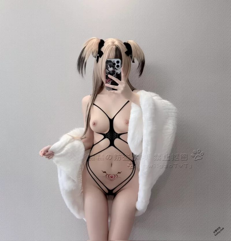 福利姬 狗忧郁小糕合集，可甜清纯萝莉系美少女 多水超级粉嫩小蝴蝶 纯纯人形小母狗【1v+600m】