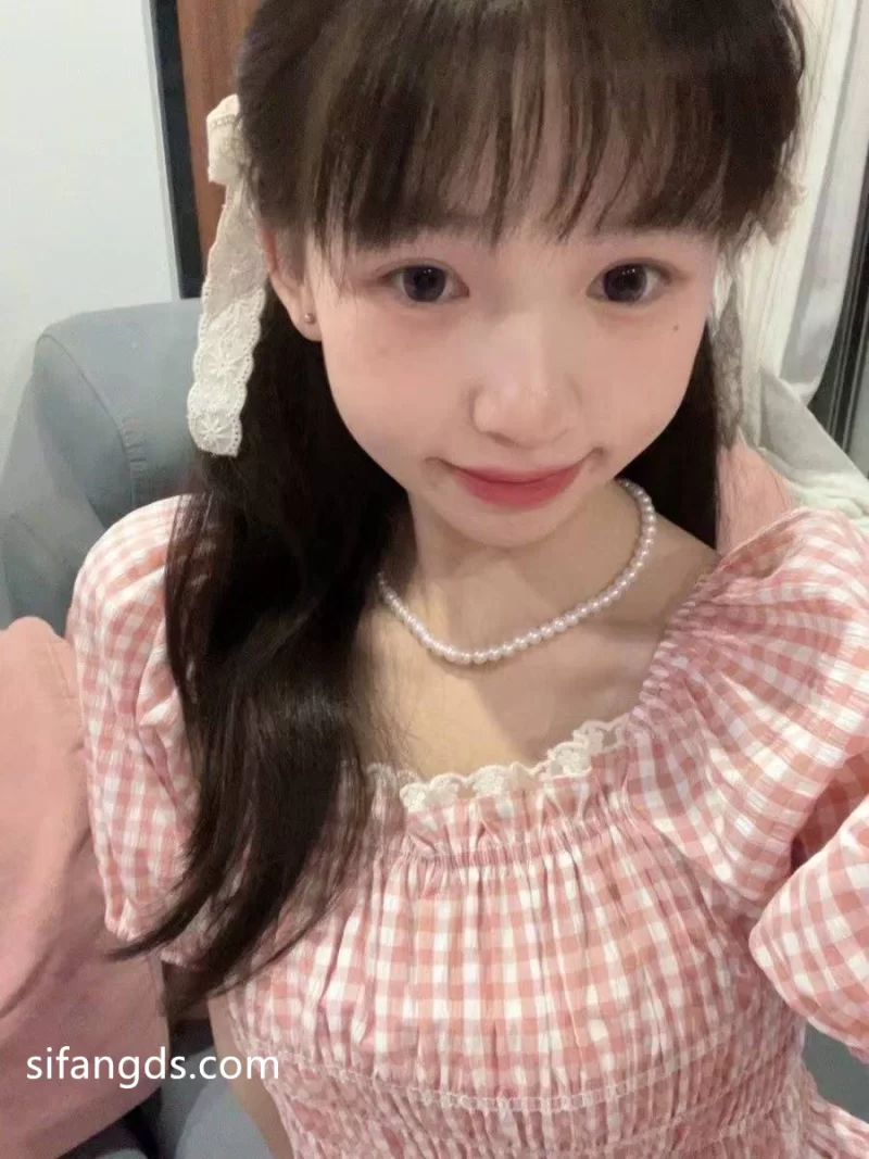 自拍 漫展拿下19岁学生妹 完美露脸 一个可爱的小妹妹 听话反差【4V+463m】