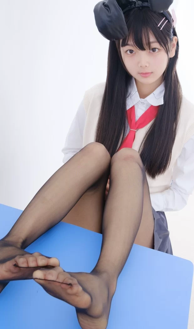 福利姬 [网红] 高颜值福利姬[赤西夜夜]麻衣学姐COSER 黑丝play 究极美腿【1+3G】