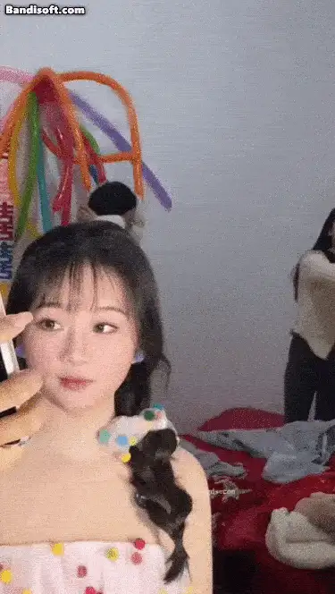 自拍 [新娘伴娘漏点]人瘦胸大的女人太极品了【8v+376m】