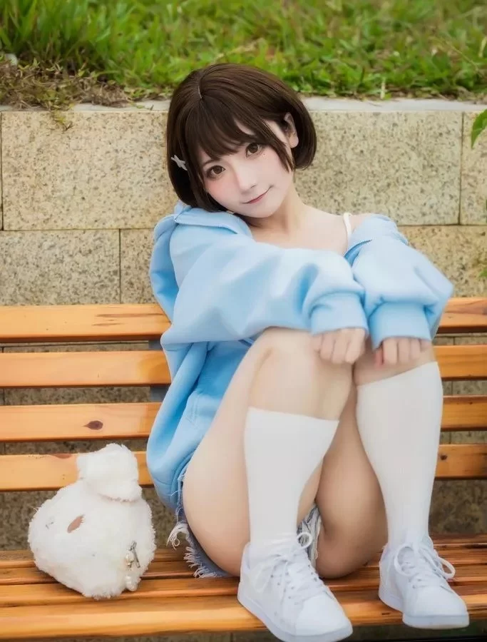 国产coser 是三不是世w写真合集【npv+32g+】