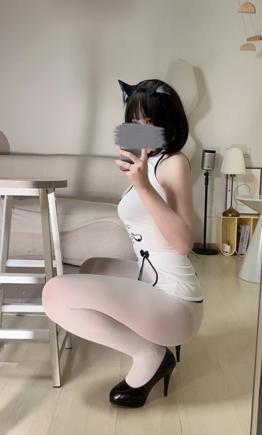 腿控足控 洛桑w伊梓_专属白丝汤圆 [27P]【27P+200m】