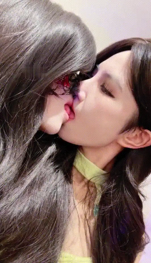 合集 丝足❤️怡宝+橙宝+G奶母狗烟烟 反差脚模 女女舌吻/G杯乳榨【28v+15G】
