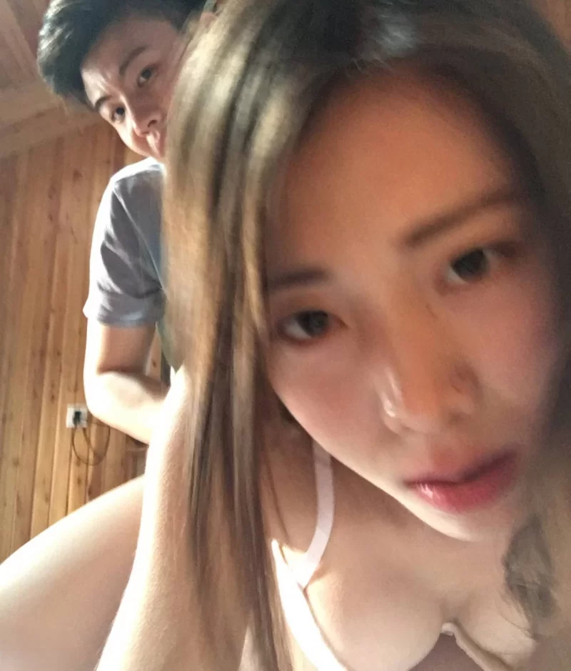 美女御姐 [云盘高质露脸泄密]高颜值美女与男友不雅自拍视图流出【104P+6V+516m】