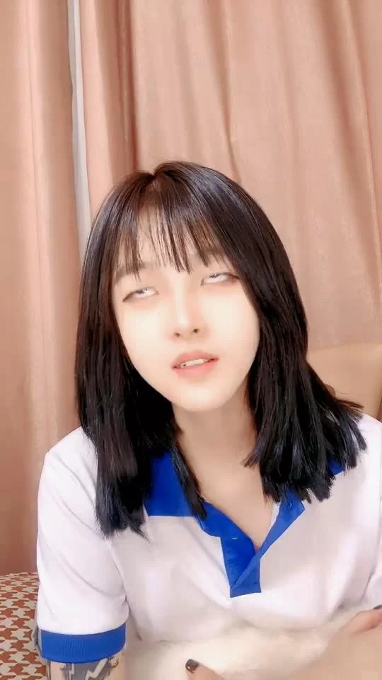 美女御姐 颜值很高的清纯美少女露脸来了大姨妈还发骚呢，跟狼友【1v+3.91g】