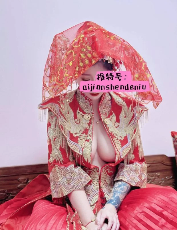 福利姬 特推健身婊aijianshendeniu视频合集 肥臀巨乳新娘野外露出调教颜射双飞【1+600m】