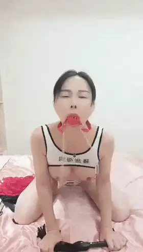 美女御姐 [快手福利]网红脸御姐[伊伊宝]乳夹露脸道具自慰【10V+280MB】