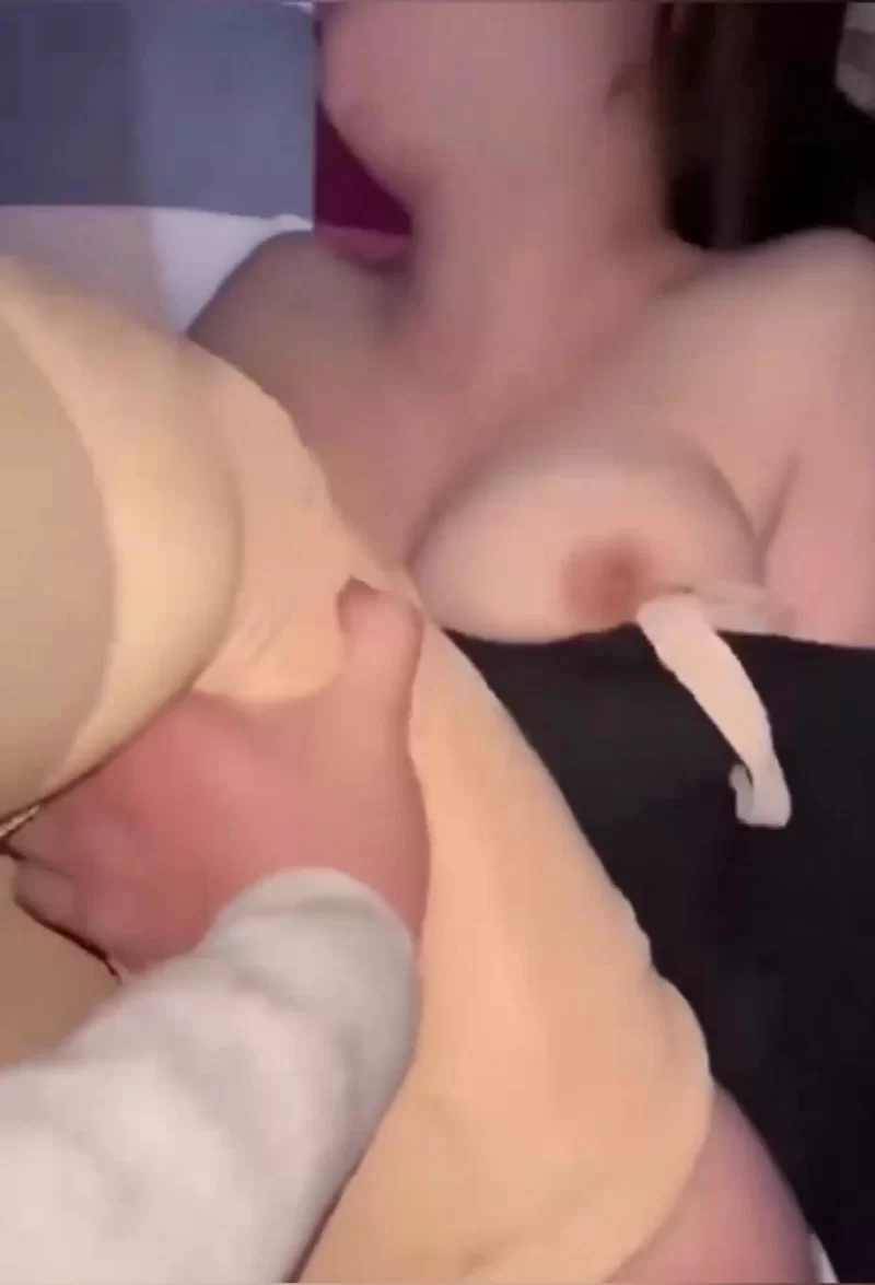 美女御姐 单身宿舍强操喝多了的美女同事虽然反应有点强烈但是被【1v+794m】