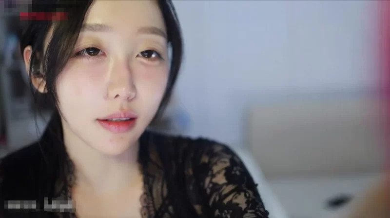 ASMR ASMR[酥酥学姐]被同学妈妈照顾的一夜1+2【2V+216M】