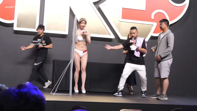 自拍 台北成人展三上悠亚等现场 男优调教 大奶等等【3v+2G】