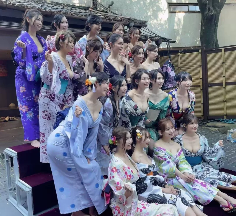3p/多p 日本AV女优银趴，不带谁玩？苍井空！【1+3g左右】