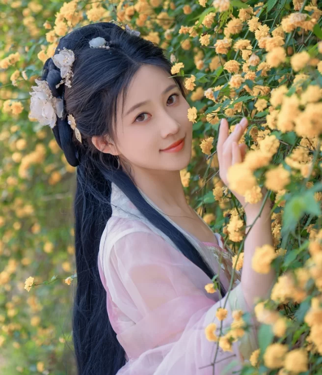 国产模特 清新脱俗极品爆乳女神·年年·古风写真《海棠仙》【84P+683MB】