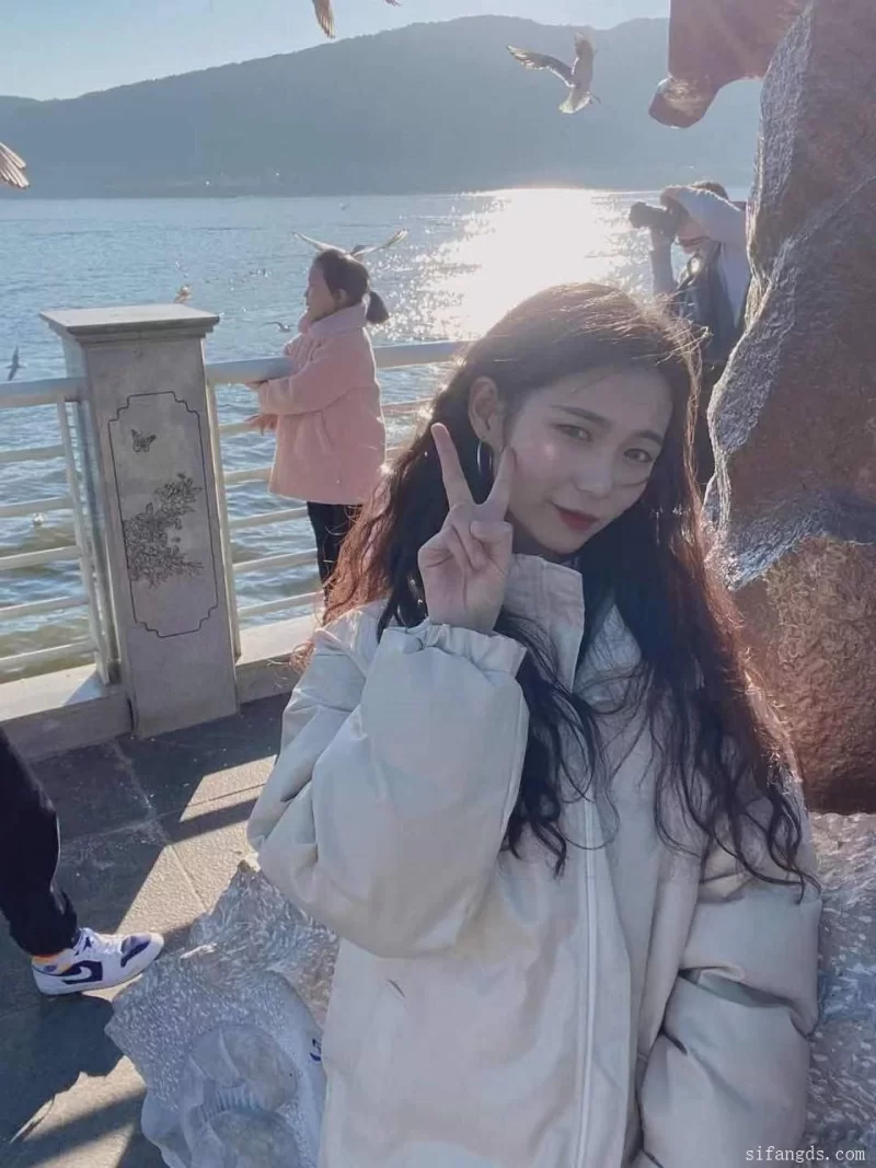 各种门 云南昆明高校❤️周x妮 应聘时尚杂志模特遭变态猥亵全裸【3v+12p+220.26M】