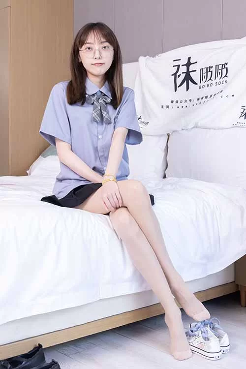 美腿/足控 袜啵啵-稚予-JK制服、薄白丝美腿[163P-1V-1.5G百度网盘]【163p1v+1.5G】