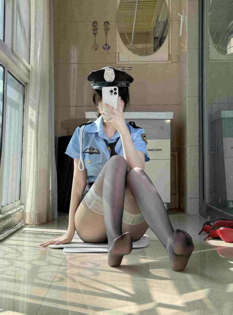 自拍 抖音菜宝（不可爱羚）-高价定制女警制服黑丝白丝【1+1.1g】