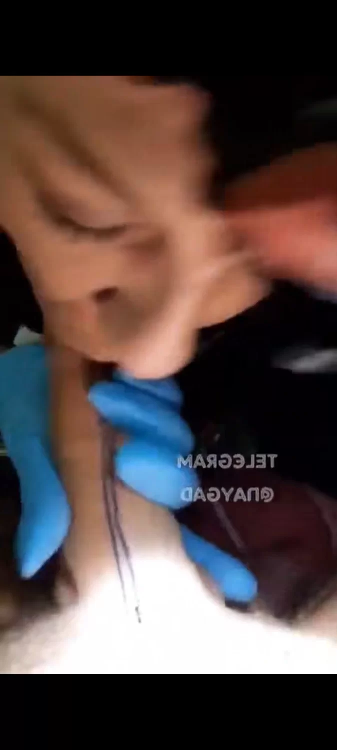 自拍 猎奇 鸡巴纹身真实秘密过程曝光！女纹身师需时不时给客人口交 确保鸡巴在坚硬挺状态【2v+300m】