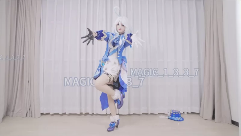 Cosplay 推特颜值福利姬嫩妹裸舞[埋导演]最新宅舞cos琳妮特芙【2V+403M】