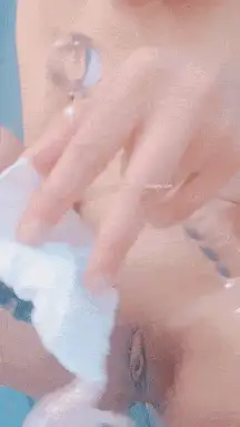 自拍 [猎奇-喷屎-喷尿]小倾城_对着自己的骚穴屁眼狂怼【1+4.8g】