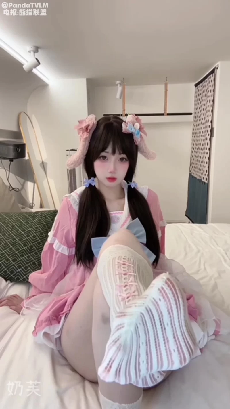美女御姐 B站超高颜值，美少女嫩妹[奶芙]福利私拍，自导自然辱【11v+4.52g】