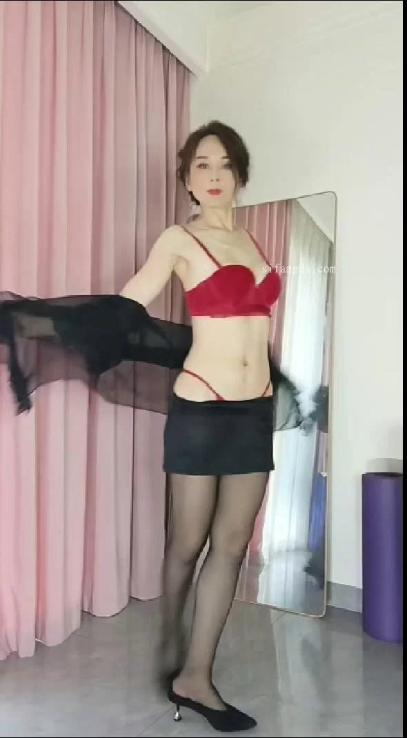 自拍 ⭐高端1v1风韵美艳熟女 妈妈感少妇一对一 跳舞脱衣 超级骚【1V+410M】