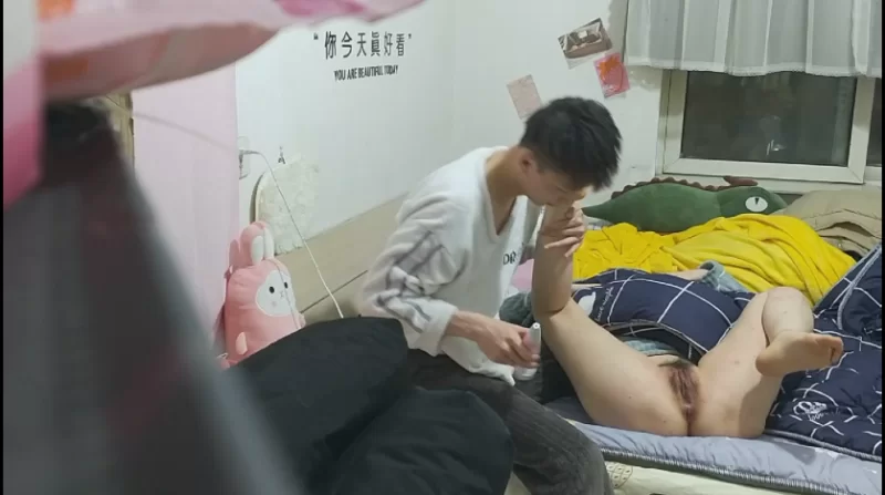 美女御姐 小哥出租屋猛操刚刚下班困的要死的女友！【1v+1.60g】