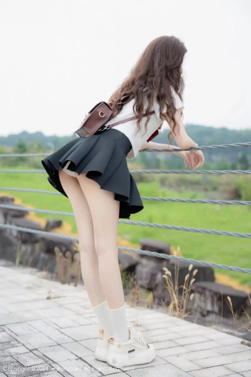 国产模特 新人模特拍黄瓜girl性感JK制服露白色蕾丝内衣秀曼妙身姿【82p+8.22mb】