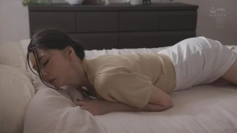 日韩AV 爱弓凉：我的漂亮老婆被人下春药，内射中出到多次绝顶【1V+8080M】