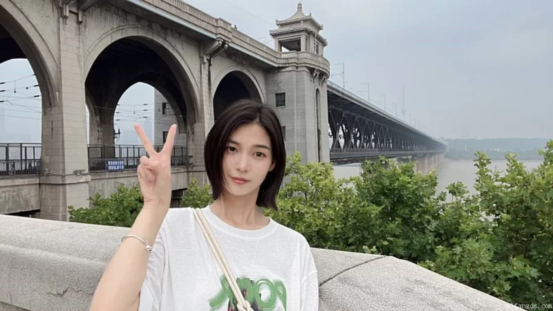 各种门 云南昆明高校❤️周x妮 应聘时尚杂志模特遭变态猥亵全裸【3v+12p+220.26M】