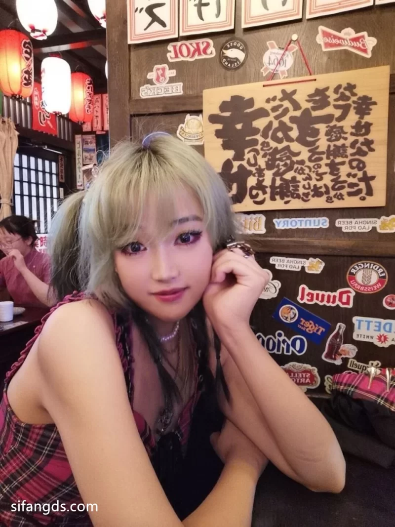 合集 来看看女神不为人知的朋友圈！真实的高颜值泄密合集412人【1453V+4167P+19G】
