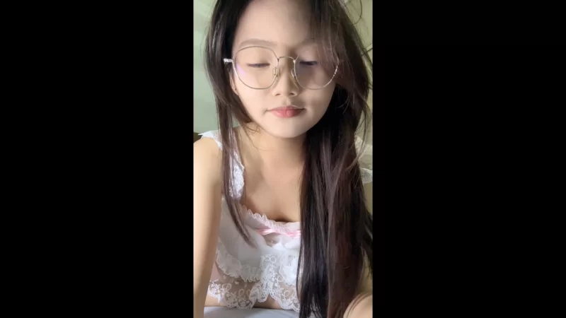 福利姬 网络爆红的宿舍黑衣眼镜妹”困困兔”合集5【60v+35.63g】