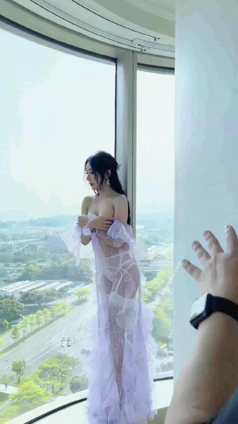 美女御姐 [极品女神]秀人超豪乳靓特『王馨瑶』紫色透视连衣裙 【112P+1v+1.21g】