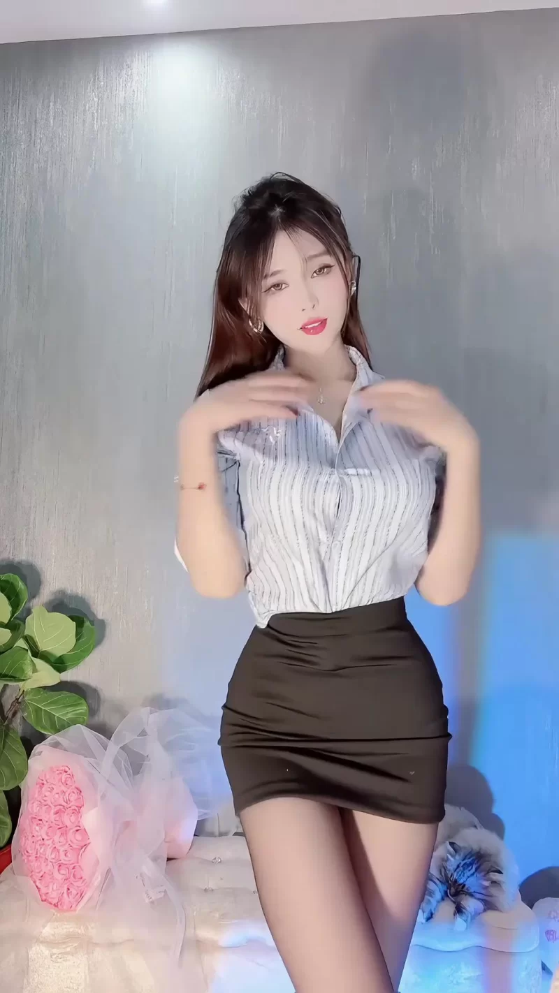 美女御姐 快手爆料，高挑女神级白皙御姐[洁宝宝]定制福利，高【11v+980m】