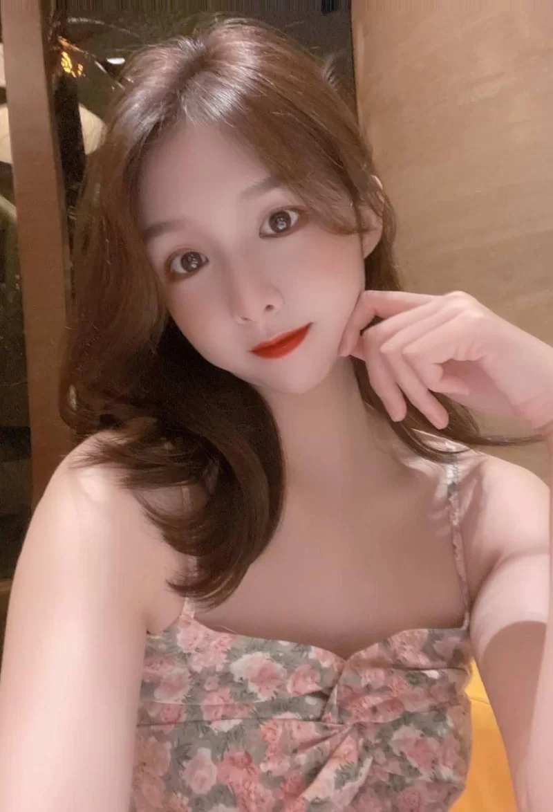 美女御姐 淫荡反差女教师自慰露出一绝，私下无人极度反差【152v129p+2.1g】
