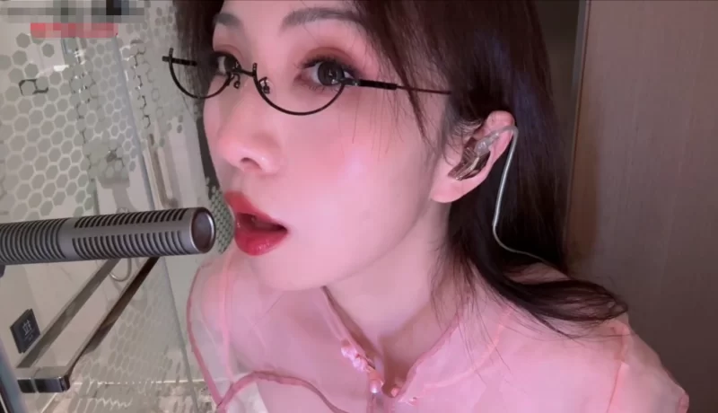 ASMR ASMR[晚安yoyo]6.27最新-旗袍妈咪舔舔【1V+189M】