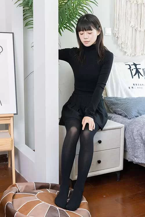美腿/足控 袜啵啵-糯米-超短裙皮鞋、厚黑丝[140P+1V 1.8G百度网盘]【140p1v+1.8G】