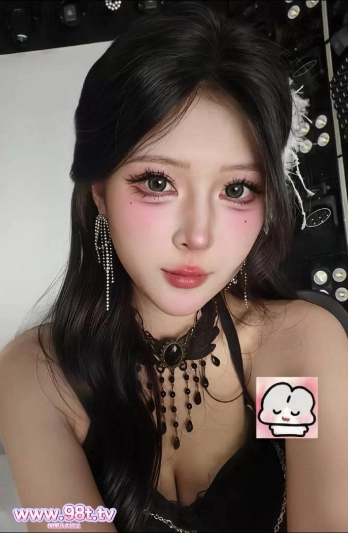 美女御姐 推特 FL4K 付费独家定制长视频 ，超级反差神颜小母狗，为【14v+777m】