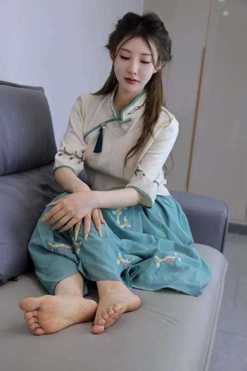美腿/足控 绮梦摄影-婷婷-可爱古风裸足美腿[330P1V-2.4G百度网盘]【330p1v+2.4g】