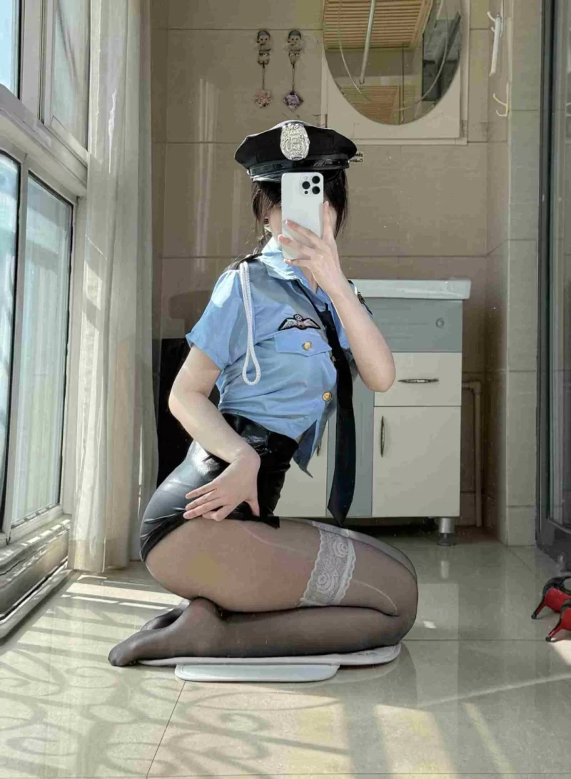 自拍 抖音菜宝（不可爱羚）-高价定制女警制服黑丝白丝【1+1.1g】