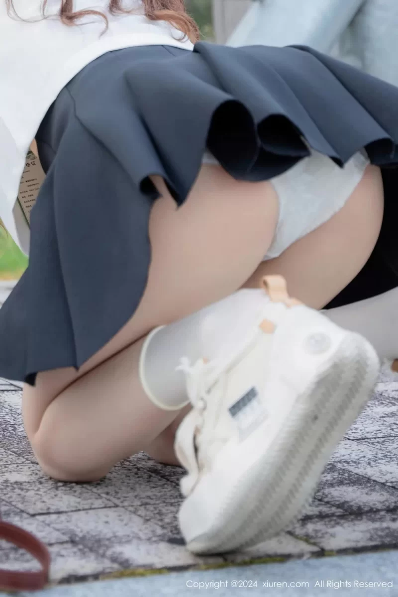 国产模特 新人模特拍黄瓜girl性感JK制服露白色蕾丝内衣秀曼妙身姿【82p+8.22mb】
