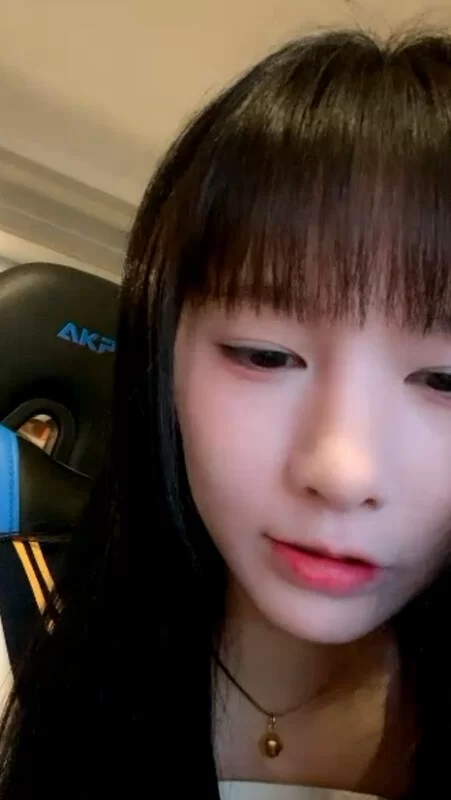 美女御姐 純欲系天花闆美少女！脫掉内褲無毛騷穴！掰開小穴超緊【2+573MB】