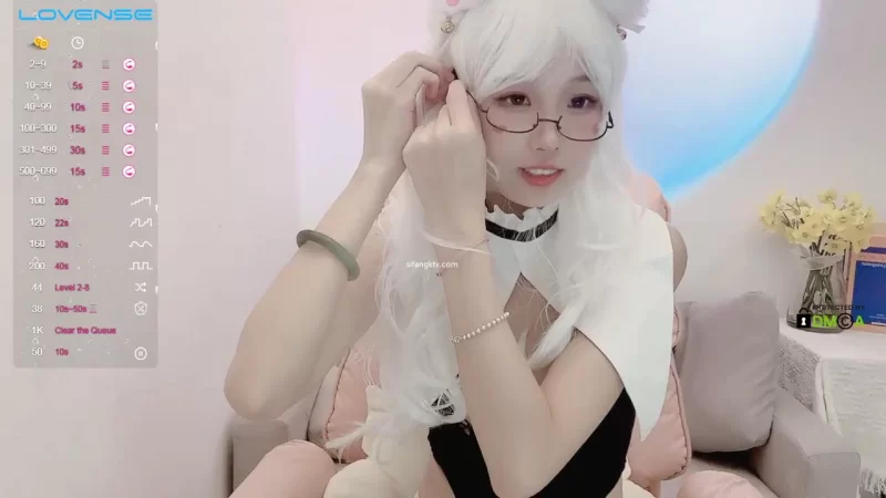 美女御姐 stripchat[Swag_SASA]百变小魔女~!蓝芽跳蛋~白虎骚逼【14v+4.05g】