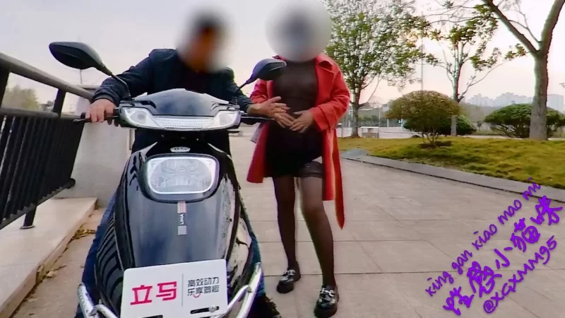 自拍 最新流出，全网狂人硬核户外真实勾引骚女[性感小猫咪]33G付费⑦，公园租条小船去湖?【多p+v+2.21G】