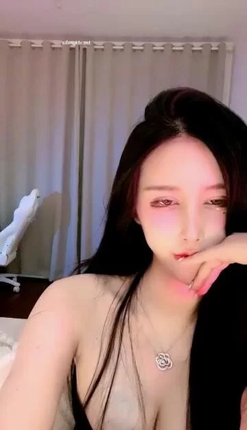 美女御姐 [明星級女神下海草莓味奶油]明星級顔值比網紅還要美【2+1111MB】