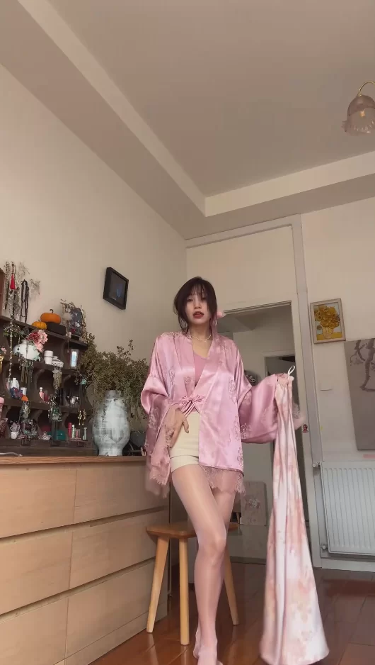 国产主播 抖音美腿直播（此意寄昭昭）19不漏 纯素【3v+1.76g】